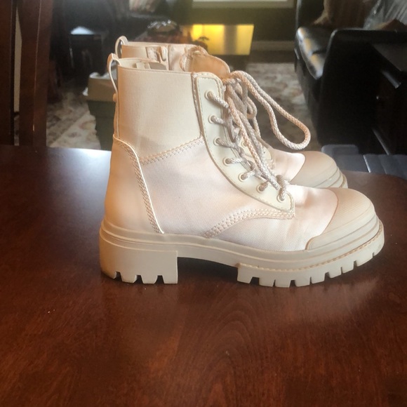 Lug sole Boots - Picture 10 of 10